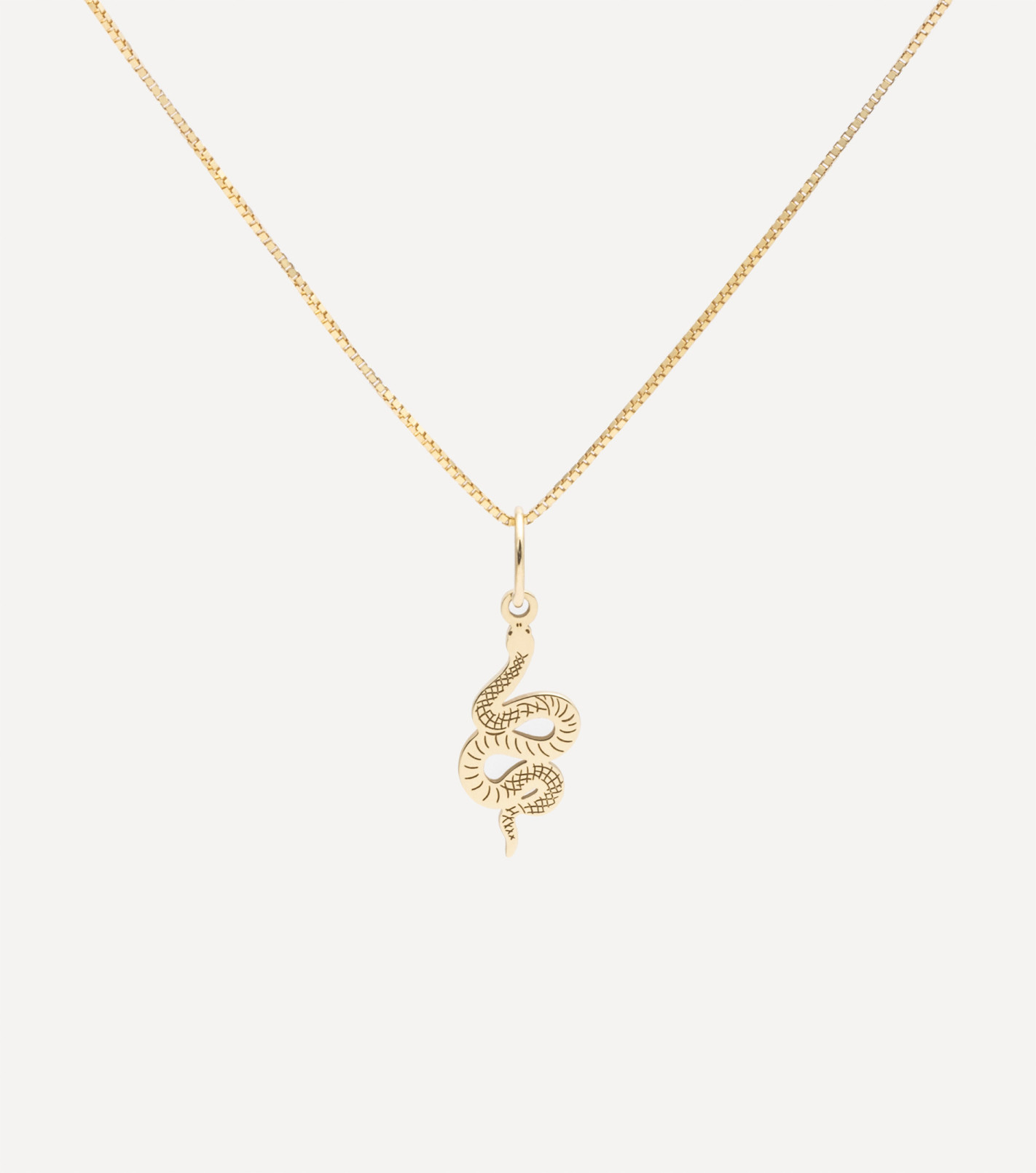 Złoty naszyjnik z zawieszką talizmanem