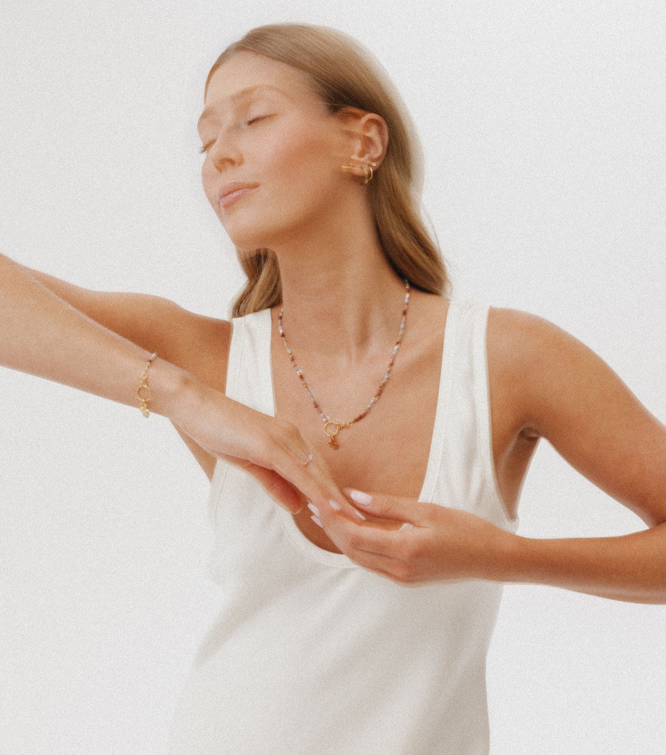 Pozłacany naszyjnik z kamieniami