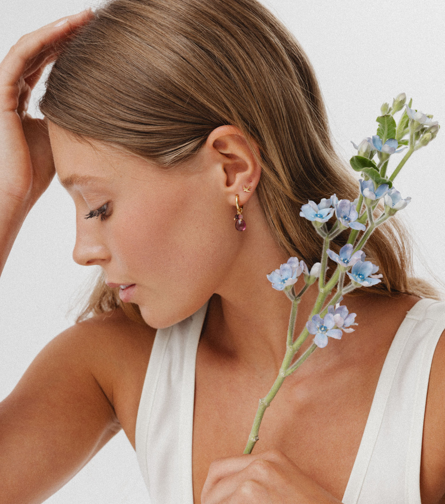 Pozłacane kolczyki koła z zawieszkami i kamieniami