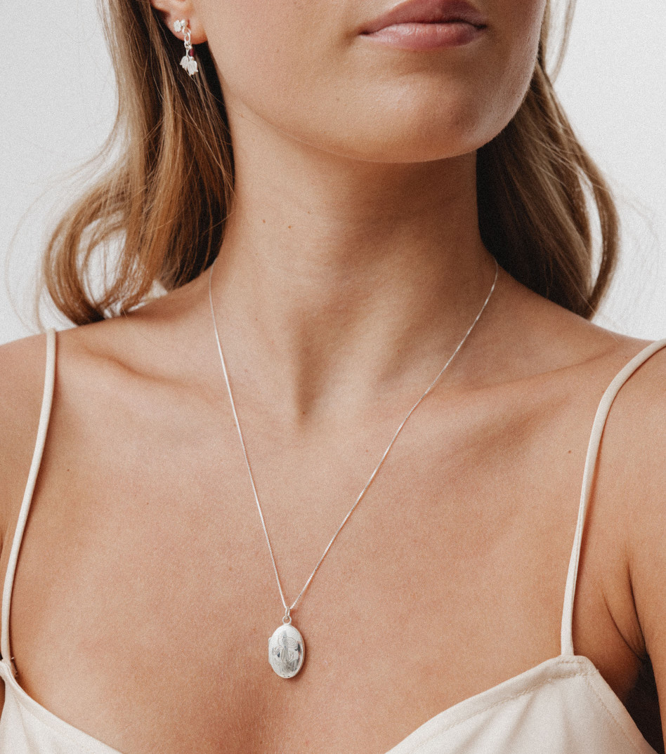 Srebrny naszyjnik z sekretnikiem