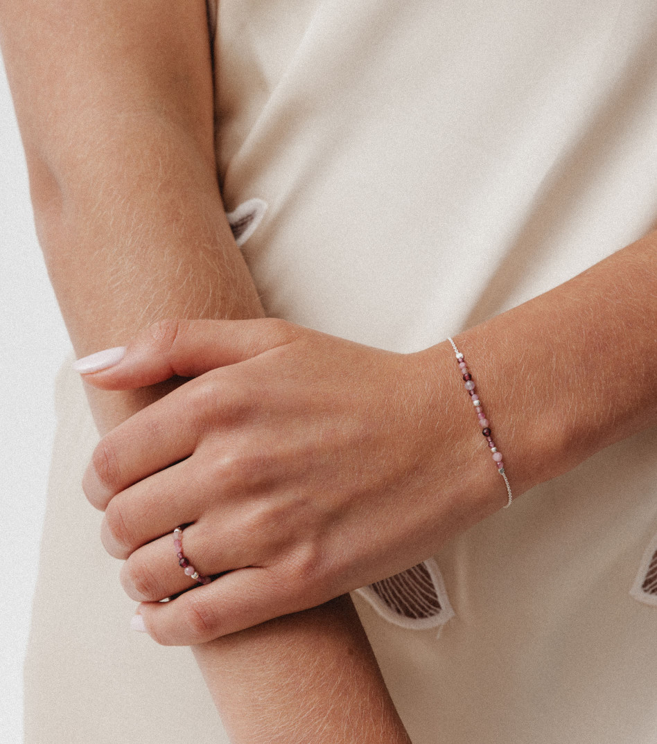 Srebrna bransoletka z kamieniami i łańcuszkiem