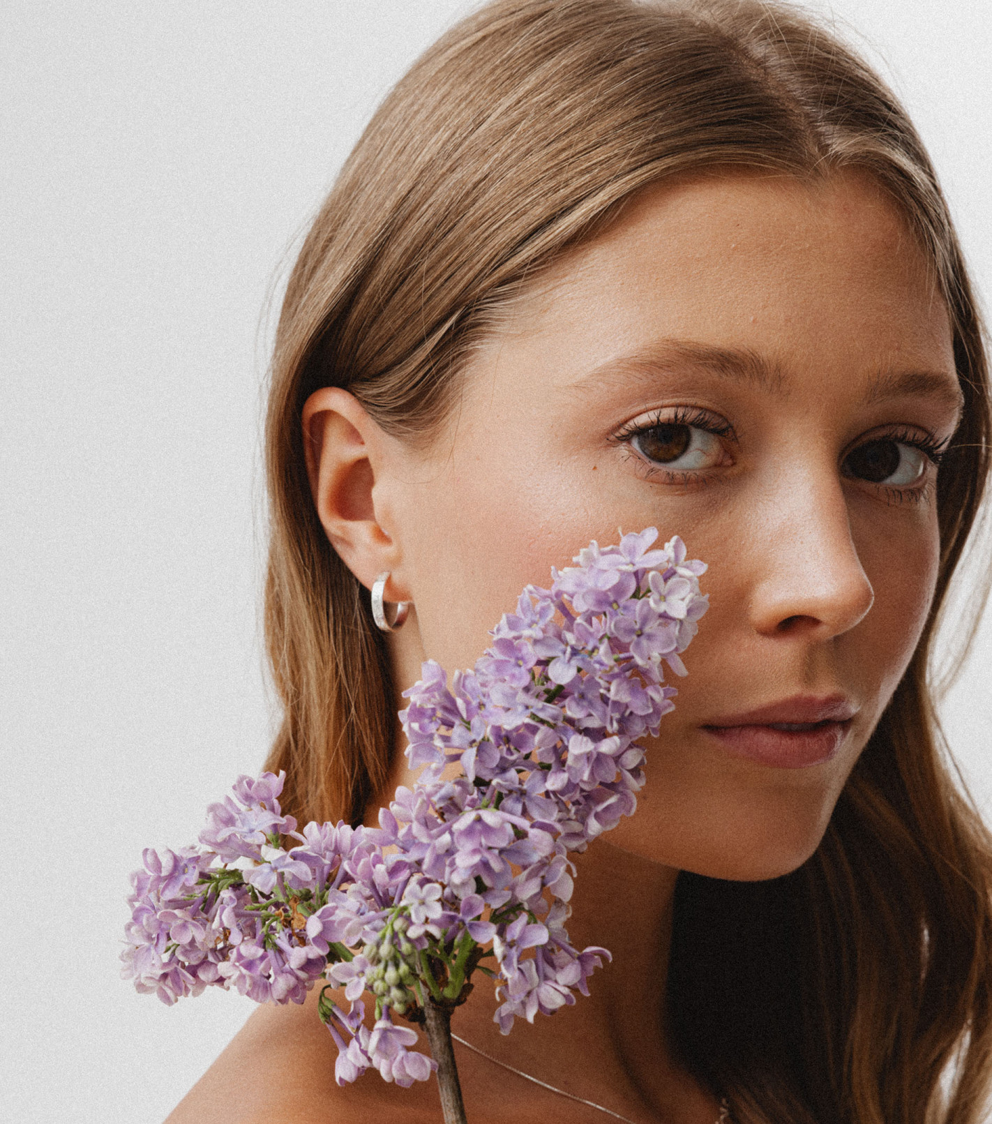 Srebrne kolczyki koła z konwaliami