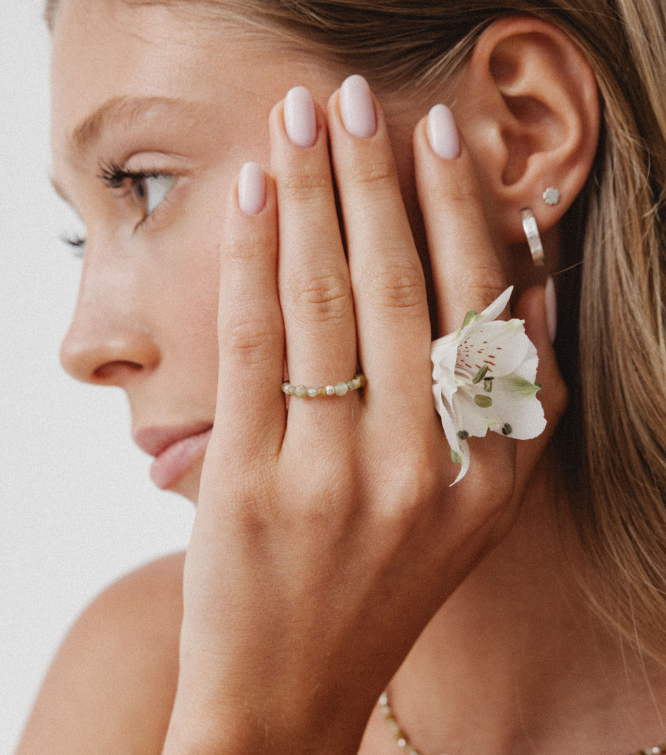 Srebrny pierścionek z kamieniami