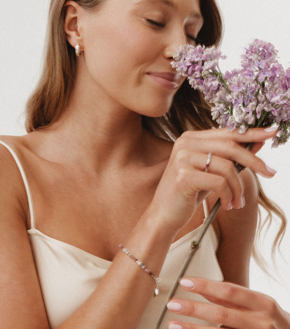 Srebrny pierścionek z kamieniami