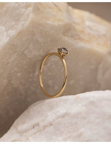 Złoty pierścionek z diamentem pieprz i sól o średnicy 4 mm