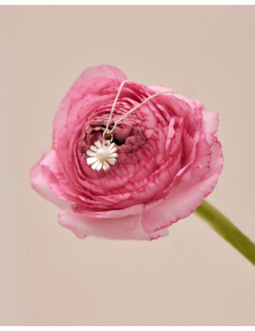 Naszyjnik srebrny z kwiatem rumianku