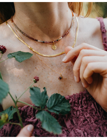 Choker z kamieniami naturalnymi i zawieszką