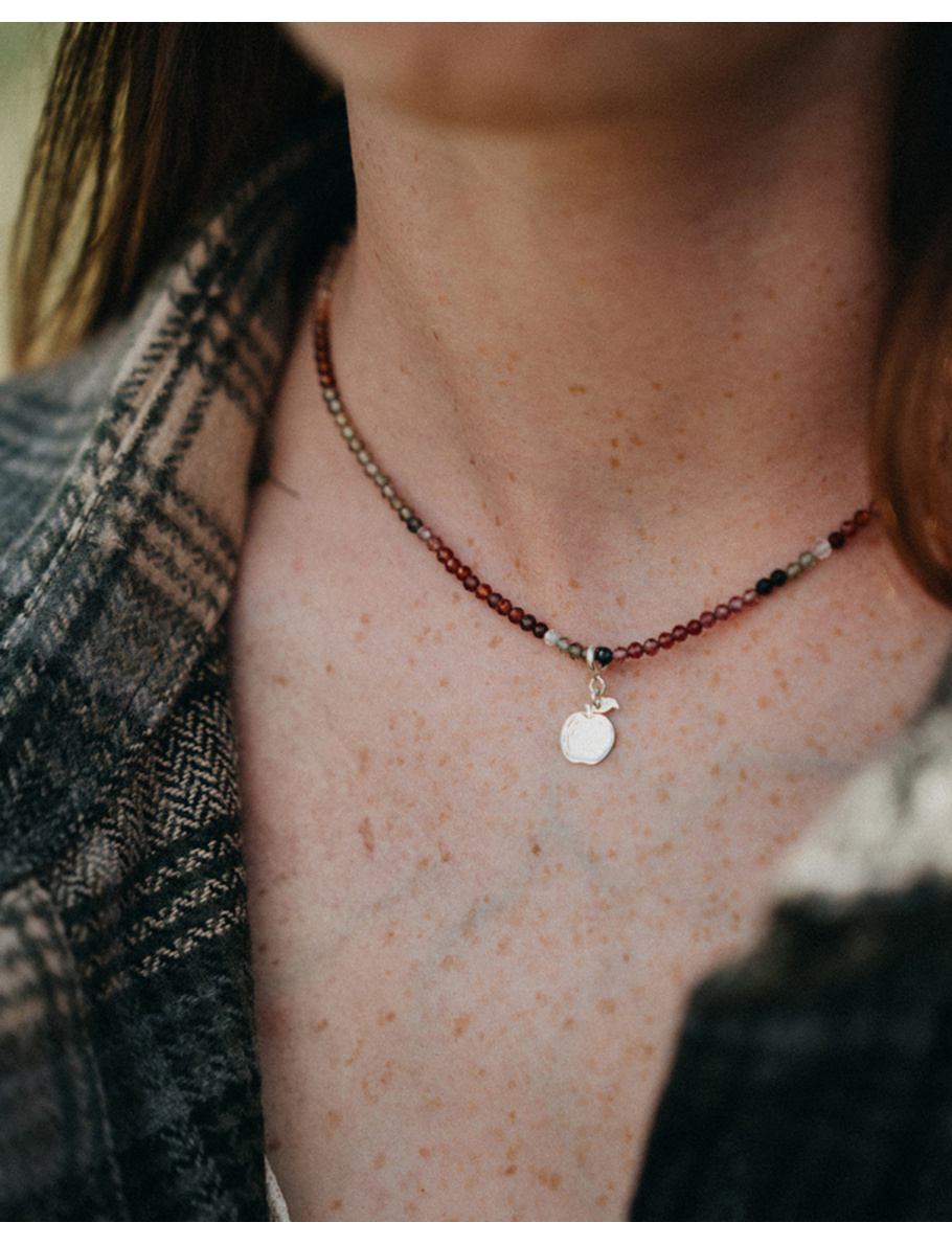 Choker z cieniowanymi spinelami i zawieszką