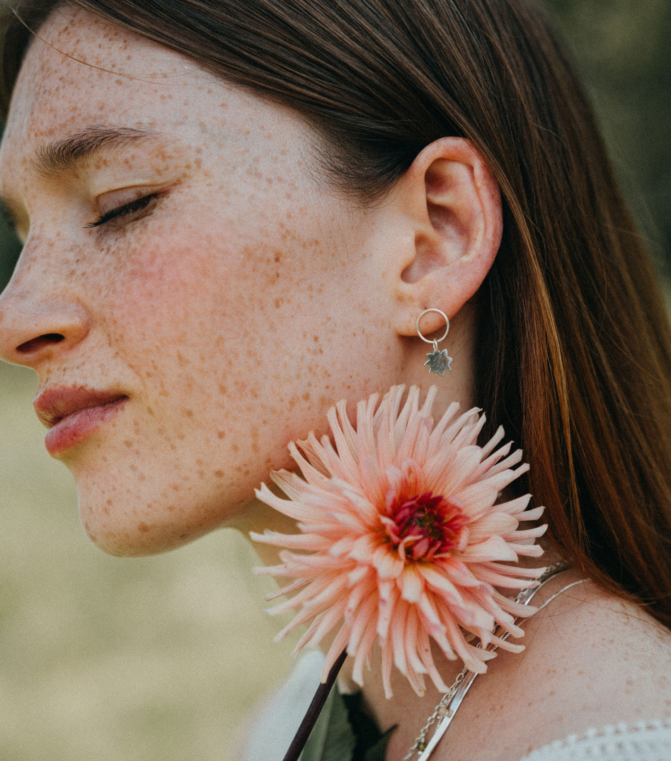 Kolczyki srebrne z kwiatem