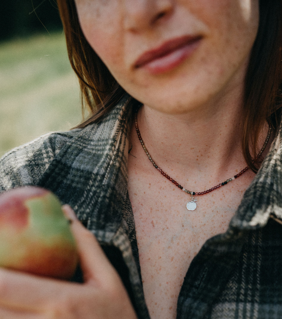 Choker z kamieniami i zawieszką