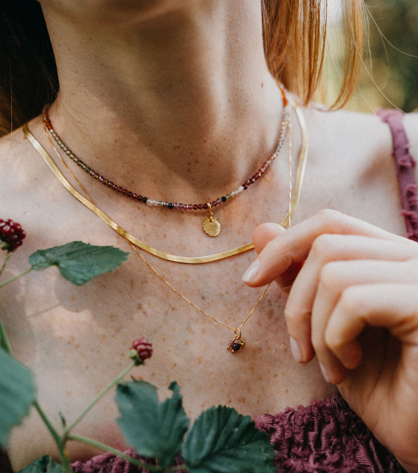 Choker z zawieszką i kamieniami Choker z zawieszką i kamieniami