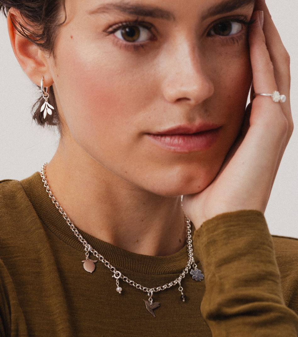 Naszyjnik z kilkoma zawieszkami