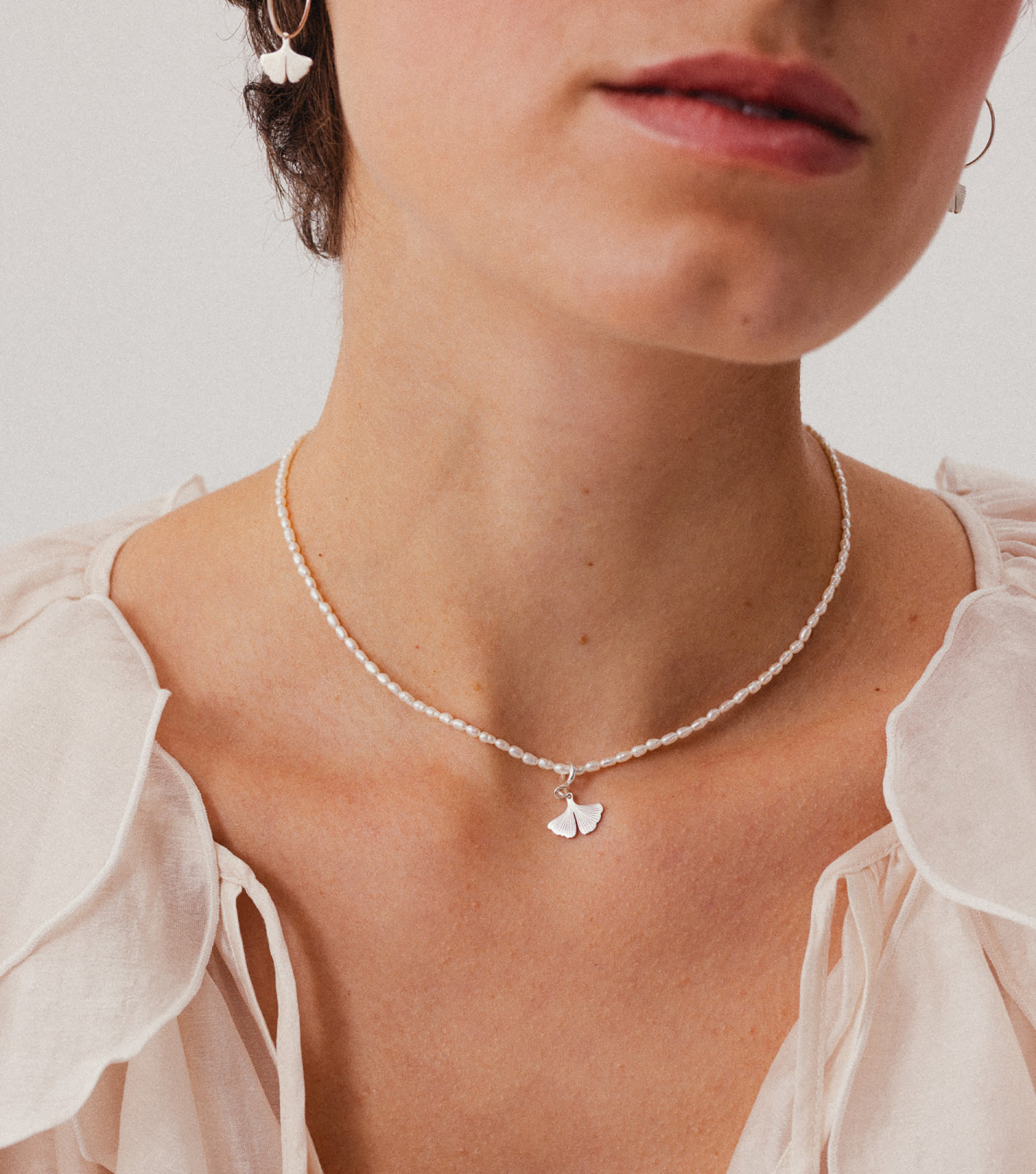 Srebrny choker z kamieniami i zawieszką Srebrny choker z kamieniami i zawieszką
