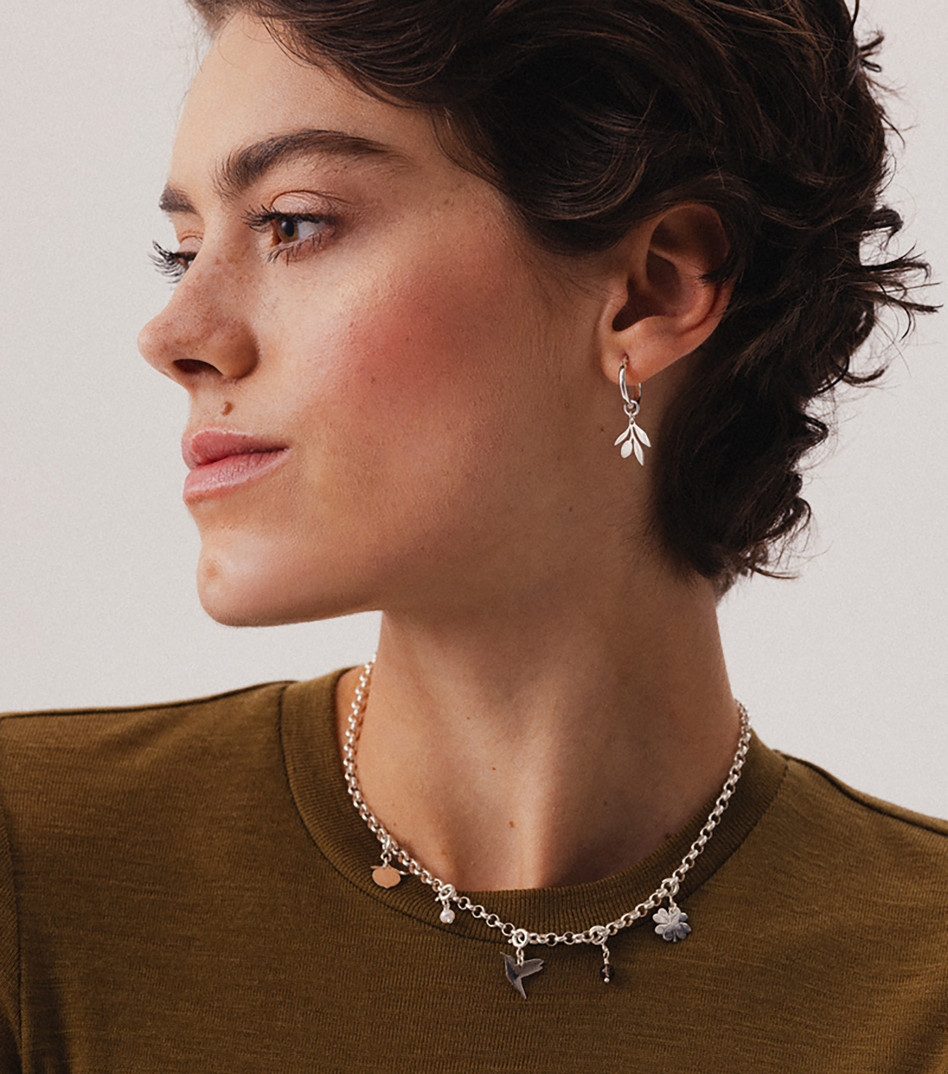 Wygodne kolczyki koła z zawieszkami