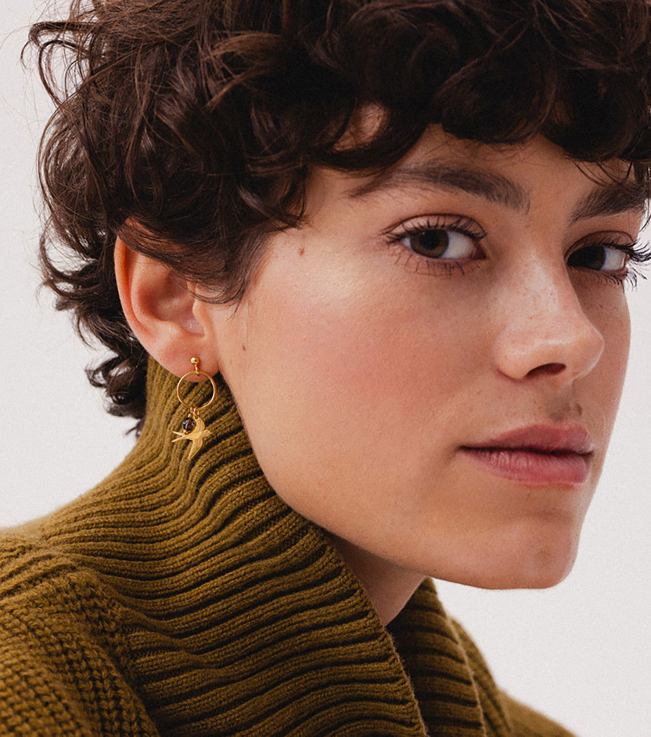 Wyjątkowe kolczyki z zawieszką i kamieniem naturalnym